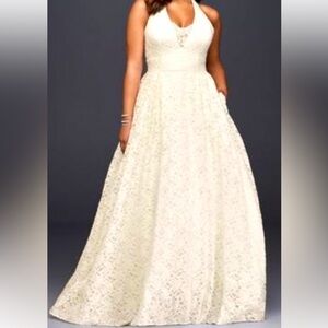 Elegant Cream Lace Halter Wedding Dress